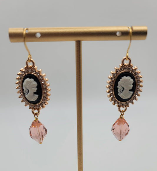 Cameo earrings (pink)