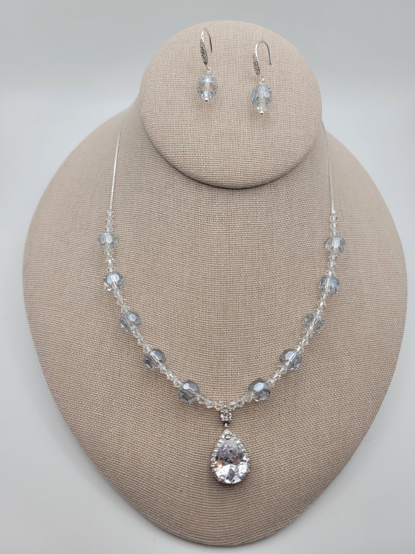 Showstopper silver sparkle necklace and earrings set